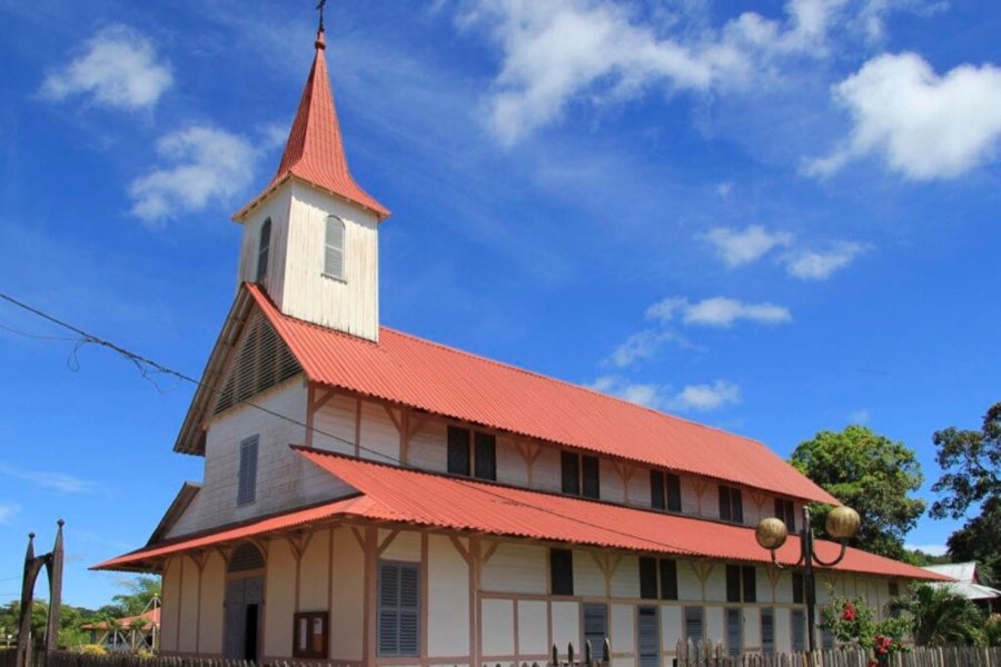 Église d'Iracoubo, sur la route nationale 1
